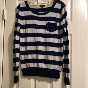 🔵🔵 T/O Striped Women’s Sweater (size L)